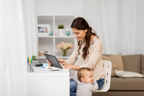 mother student with baby and tablet pc at home - Photo, Image