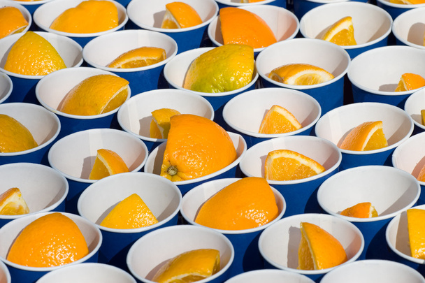 Appelsiinit kupissa
 - Valokuva, kuva