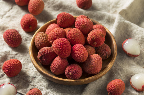 Raw Red Organic Lychee Fruit Ready to Eat - Foto, Bild