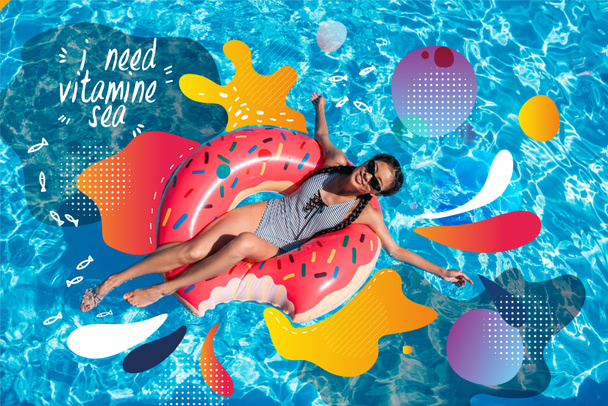 Asian woman on inflatable donut in pool - Foto, afbeelding