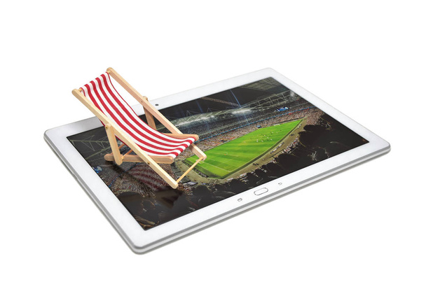 computer portatile con lettino e stadio di calcio sul display
 - Foto, immagini