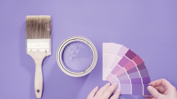 Фіолетова фарба крупним планом
 - Кадри, відео