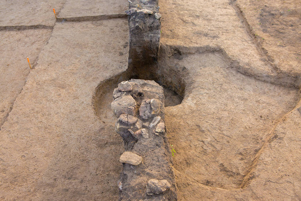 excavaciones arqueológicas, restos del asentamiento, los scythians
 - Foto, imagen
