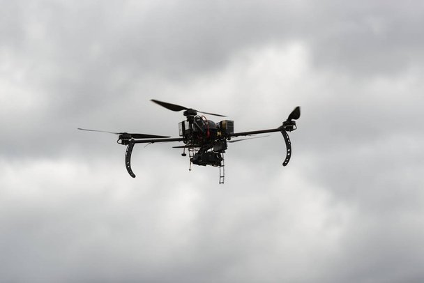 Experimentelles Drohnenfliegen mit hoher Ausdauer - Foto, Bild