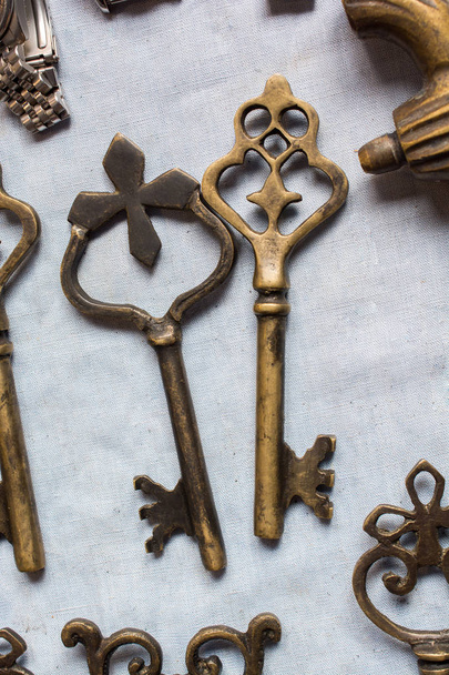 Dekorativer Schlüssel im Retro-Stil aus Metall - Foto, Bild