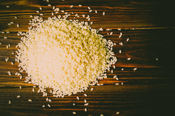 ryż na podłoże drewniane - Zdjęcie, obraz