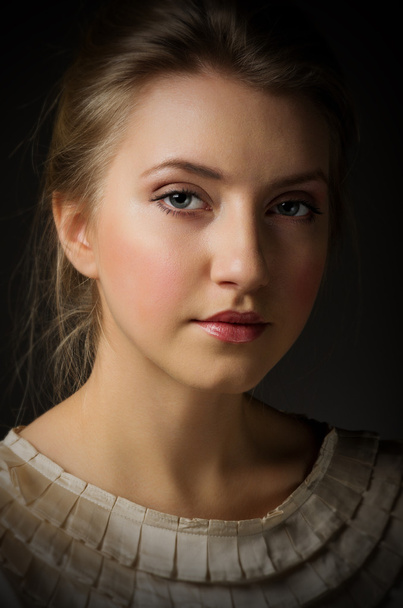 Beauty portrait of young girl - Foto, afbeelding