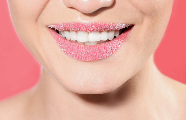 Beautiful young model with sugar lips on color background - Foto, Imagen