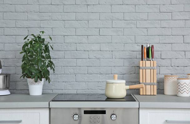 Modern mutfak iç yeni mobilya ve farklı mutfak eşyaları - Fotoğraf, Görsel