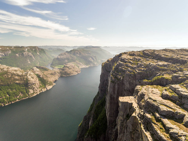 Фото Preikestolen, Pulpit Rock at Lysefjord in Norway. Вид с воздуха
. - Фото, изображение