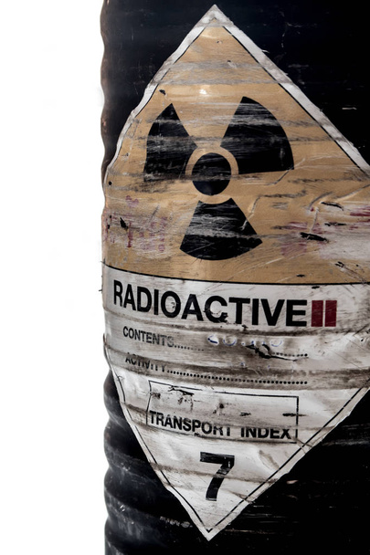 Recipiente de forma de cilindro de material radioativo
 - Foto, Imagem