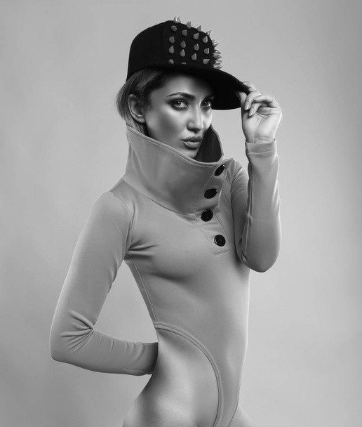 black and white photo of a Sports girl with athletic figure. - Foto, afbeelding