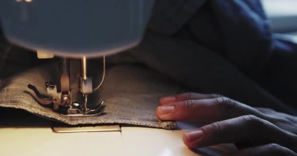 Máquina de coser vieja
 - Imágenes, Vídeo