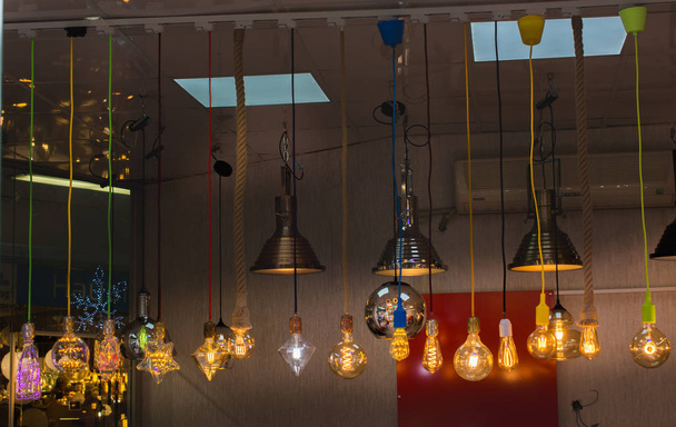 Декоративні антикварні стрічкові лампочки
 - Фото, зображення