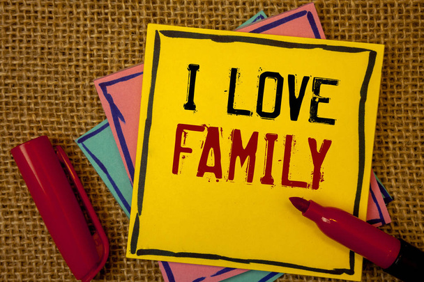 A kézírás textss én szerelem család. Ami azt jelenti, jó érzések szeretet gondossággal az Ön anya-apa fogalma - Fotó, kép