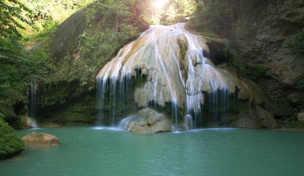 Cachoeira Lamphun tailândia bela natureza Pedra Floresta
 - Foto, Imagem