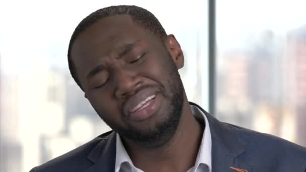 Visage d'un homme afro-américain en pleurs
. - Séquence, vidéo