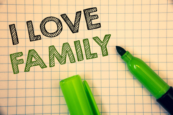 Wordss textss írásban én szerelem család. Üzleti koncepció, a jó érzések szeretet gondossággal az anya-apa - Fotó, kép