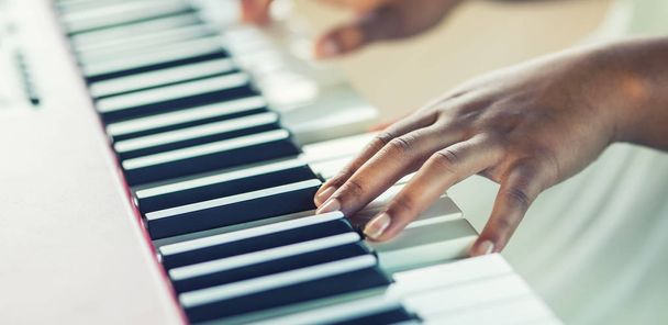 Close-Up a black woman hands playing on piano. - Φωτογραφία, εικόνα