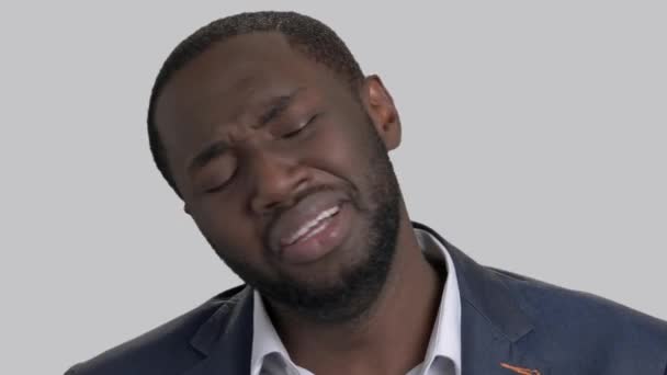 A teljes kétségbeesés fekete üzletember sírás. - Felvétel, videó
