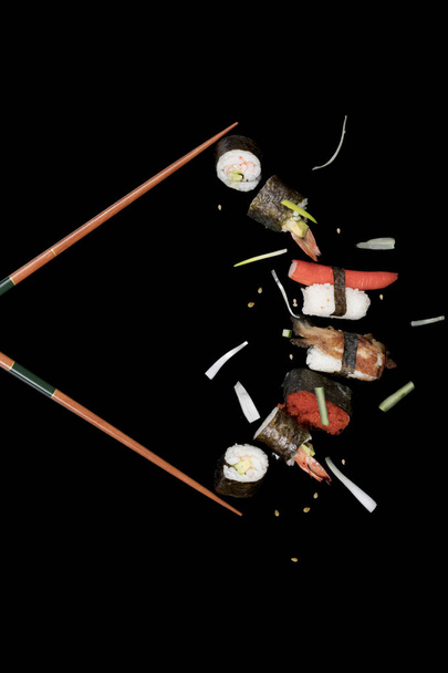 krab en zalm sushi rassen - Foto, afbeelding