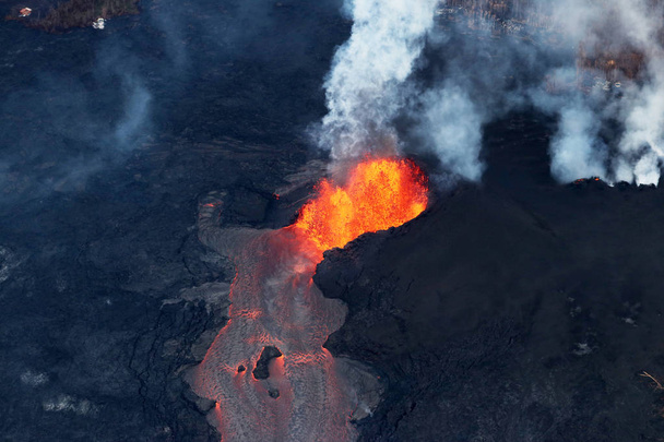 Vista aérea da erupção vulcânica do vulcão Kilauea, fissura 8, maio de 2018
 - Foto, Imagem