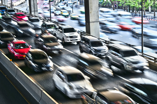 Автострада с контролируемым доступом в Бангкоке в час пик
 - Фото, изображение