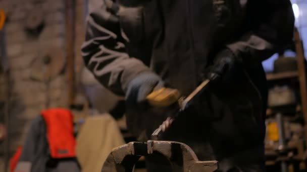 Fémmegmunkáló kovács - Felvétel, videó