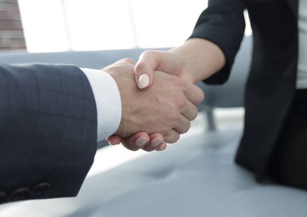 empresário apertando as mãos para selar um acordo com seu parceiro - Foto, Imagem