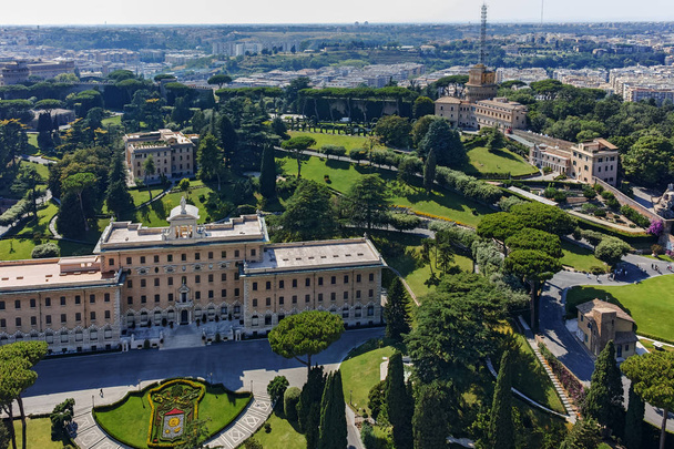 Rzym, Włochy - 24 czerwca 2017: Niesamowite panoramy do Watykanu i Rzymu z kopuły Bazyliki Świętego Piotra, Włochy - Zdjęcie, obraz