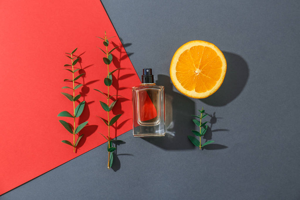 Beautiful composition with bottle of perfume on color background, flat lay - Fotoğraf, Görsel
