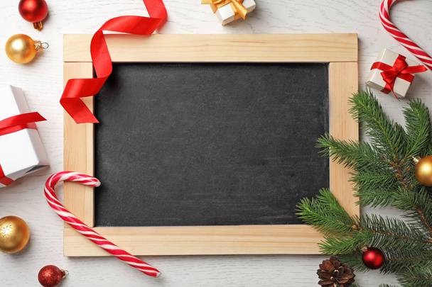 Chalkboard and decor on wooden background, top view. Christmas countdown - Foto, imagen
