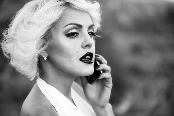 girl in retro style talking on the phone. Sexy blonde with phone - Foto, Imagen