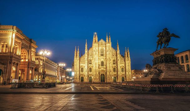ミラノのドゥオーモ (ミラノ大聖堂) のミラノ、イタリア。ミラノ大聖堂は、イタリアで最大の教会と世界で三番目に大きいです。ミラノ、イタリアの有名な観光名所です。. - 写真・画像