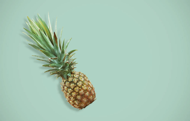 Pineapple with color of green background. - Foto, Imagen