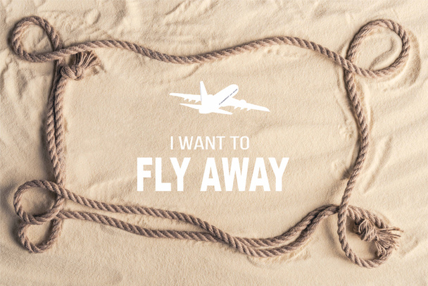 "Azt akarom, hogy elszáll" betűk és repülőgép illusztráció homokos strandon hajó kötél keret  - Fotó, kép