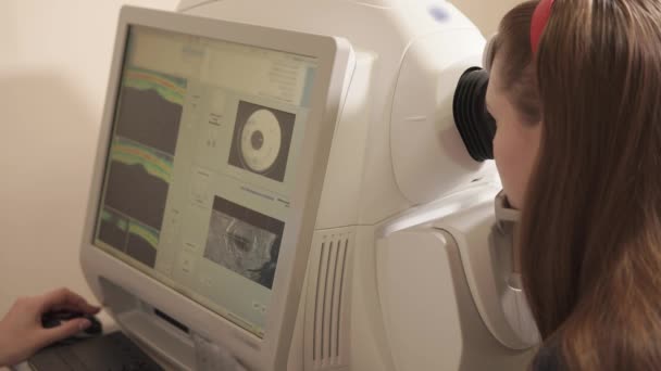 the patient undergoes diagnostics on retinal tomography in a private clinic - Footage, Video