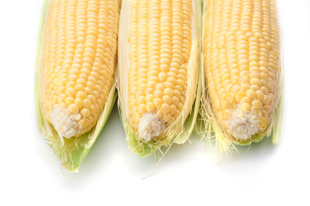 Verse maïs geïsoleerd - Foto, afbeelding