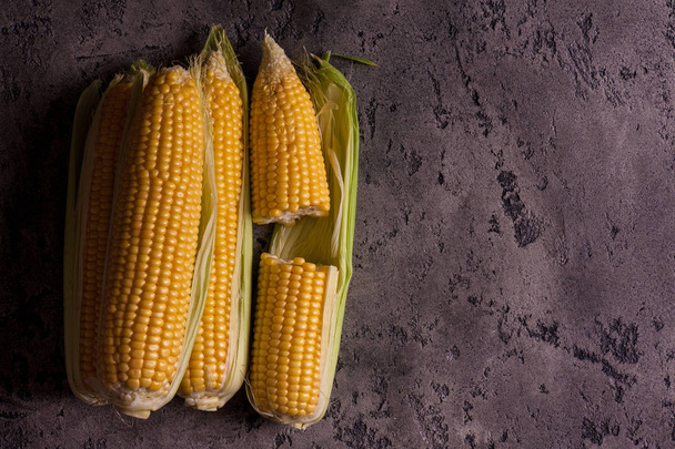 Fresh maize on background - Foto, afbeelding