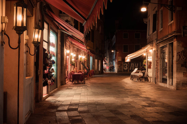 Old European illuminated town at night, Venice, Italy - Foto, imagen