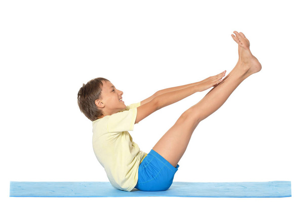 Young boy doing exercises - Foto, afbeelding