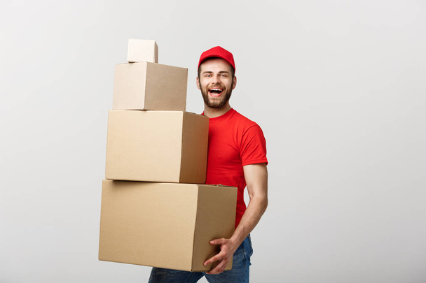 Концепция поставки: Человек едва носит картонные коробки, изолированные на белом фоне. Концепция сложной карьеры курьера
 - Фото, изображение