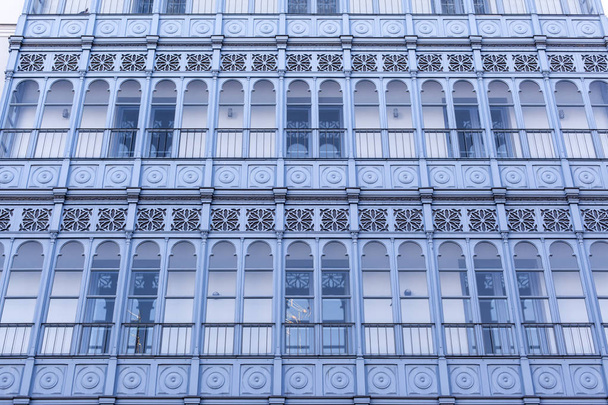 Архітектура, типовий фасаду будівлі балкону в Valladolid.Spain. - Фото, зображення
