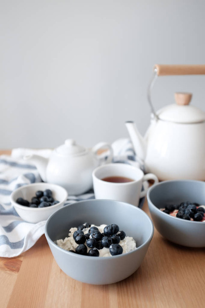 Healthy breakfast with cottage cheese and blueberries, freshly brewed tea - Φωτογραφία, εικόνα