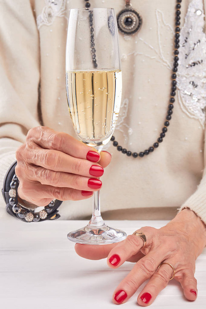 Glass of champagne in luxury female hands. - Fotografie, Obrázek