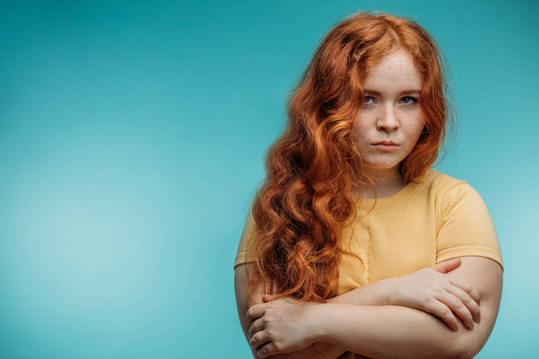 Redhaired woman with negative human facial expression. - Fotoğraf, Görsel