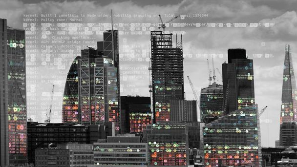 panoramę miasta Londyn z danych a komputerem programowania informacje mapowane na fasady budynków - Zdjęcie, obraz