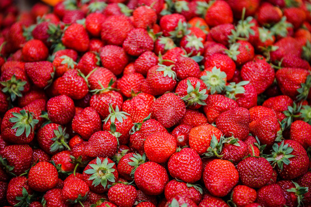 Vivid colorful red strawberries on the fruit market - Foto, Imagem