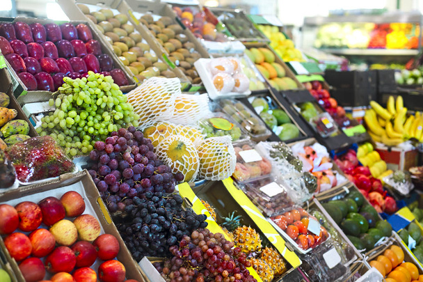Vegetables and fruits at open air market - Foto, Bild