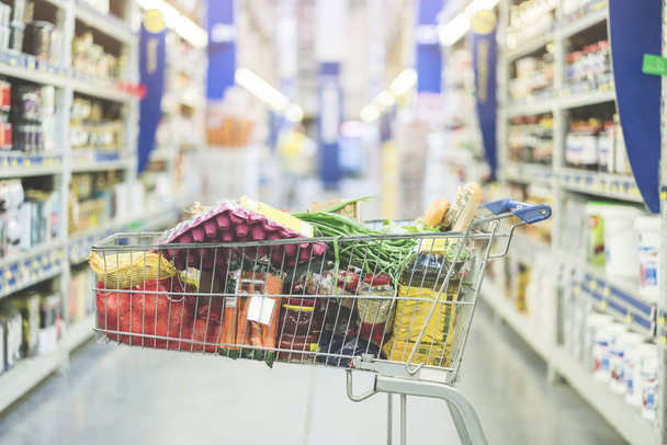 Покупки в супермаркете, концепция покупок
 - Фото, изображение
